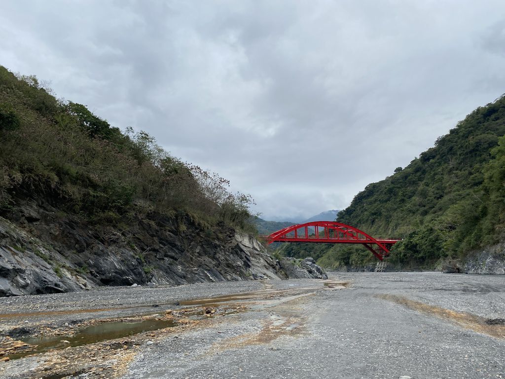 台東野溪溫泉-走路一分鐘就可以抵達的紅葉紅橋溫泉(紅葉溫泉)