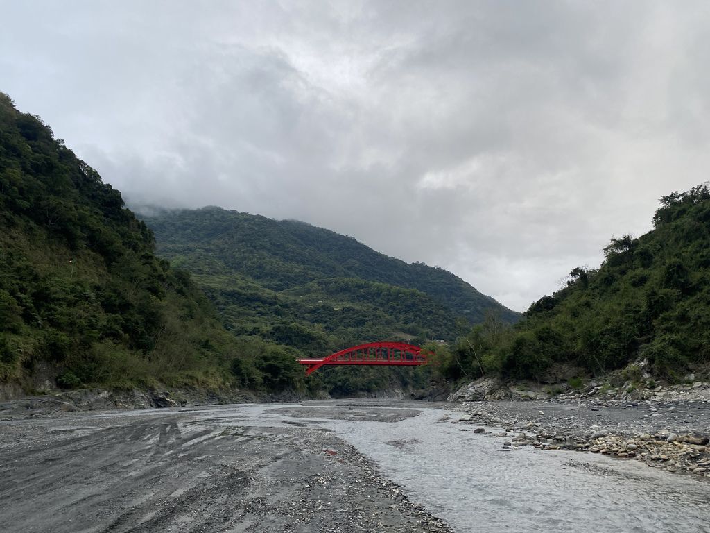 台東野溪溫泉-走路一分鐘就可以抵達的紅葉紅橋溫泉(紅葉溫泉)