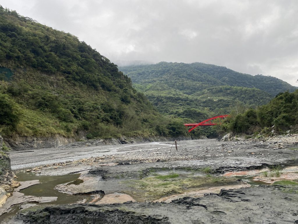 台東野溪溫泉-走路一分鐘就可以抵達的紅葉紅橋溫泉(紅葉溫泉)