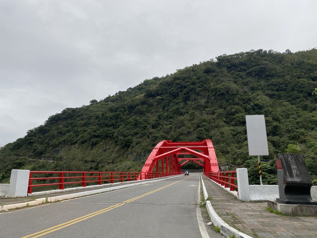 台東野溪溫泉-走路一分鐘就可以抵達的紅葉紅橋溫泉(紅葉溫泉)