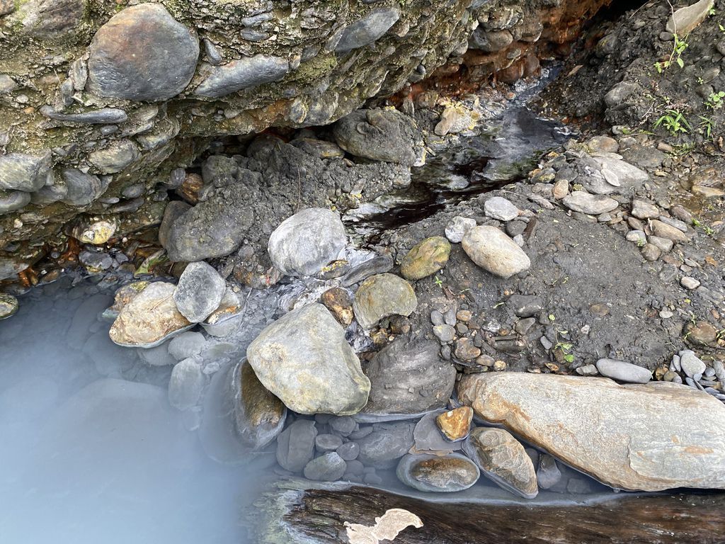 出發台東野溪溫泉，一起去紅葉白橋溫泉泡羊脂白玉湯