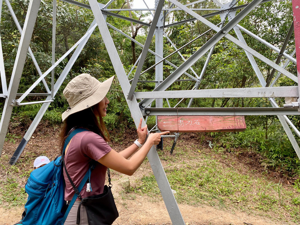 台北登山-金面山親山步道-在剪刀石、大岩壁體驗飛簷走壁