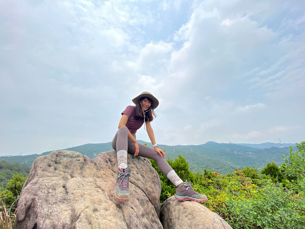 台北登山-金面山親山步道-在剪刀石、大岩壁體驗飛簷走壁