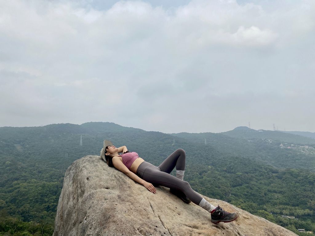 台北登山-金面山親山步道-在剪刀石、大岩壁體驗飛簷走壁