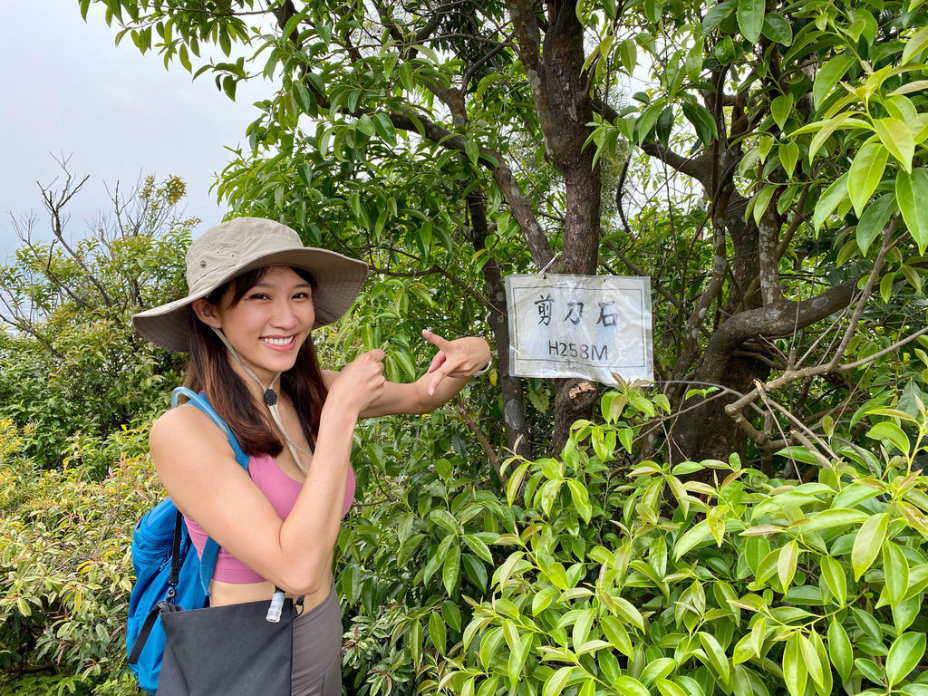 台北登山-金面山親山步道-在剪刀石、大岩壁體驗飛簷走壁