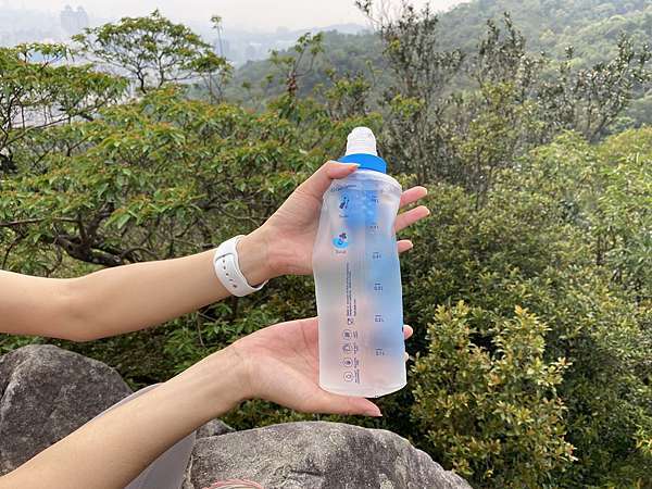 好用的登山濾水器 瑞士katadyn Befree隨身濾水器 隨時讓你喝到乾淨的水 丁小羽開箱篇 國內外旅遊 休閒登山 女性健身 蔬食食記 減肥瘦身 丁小羽
