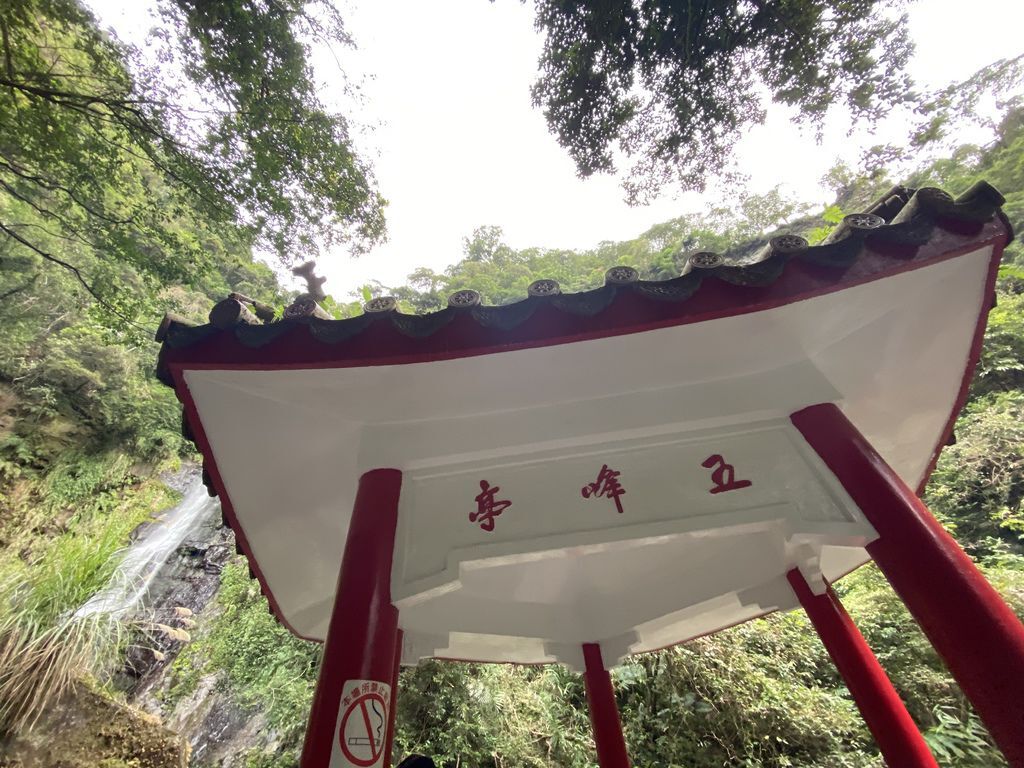 宜蘭礁溪景點-輕鬆的登山健行，欣賞壯麗的五峰旗瀑布