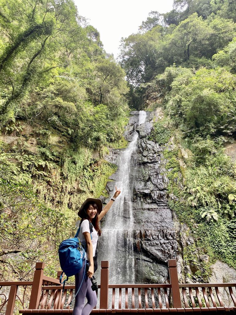 宜蘭礁溪景點-輕鬆的登山健行，欣賞壯麗的五峰旗瀑布