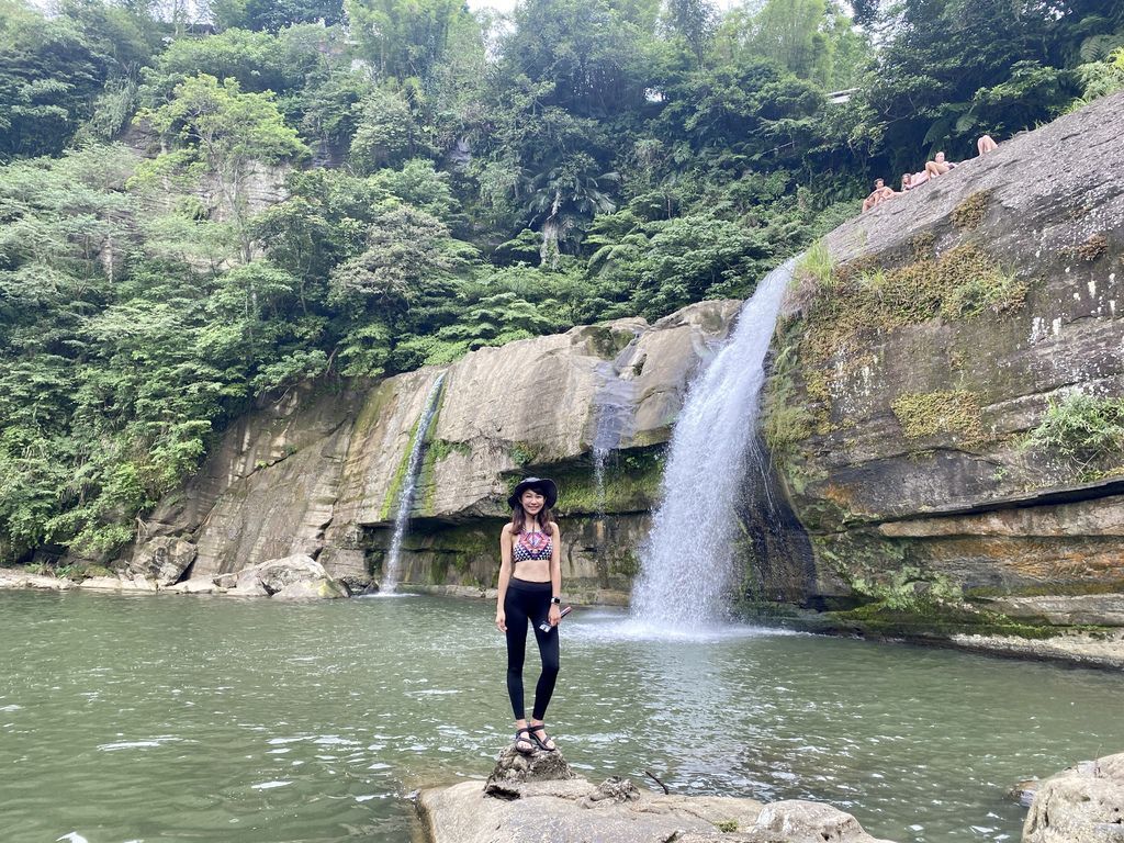 嶺腳瀑布-隱藏版的平溪景點！新北市的消暑秘境【丁小羽旅遊篇】 @ 國內外旅遊|休閒登山|女性健身|蔬食食記|減肥瘦身-丁小羽 :: 痞客邦 ::
