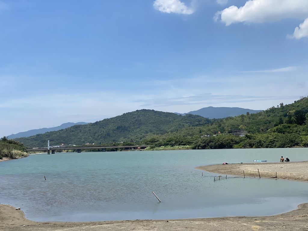 屏東滿州景點-衝浪客的衝浪聖地、無人的私房景點-港口沙灘