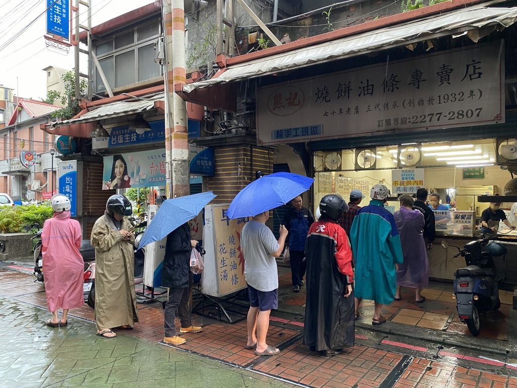 新莊美食-熊記燒餅油條專賣店,手工現做非吃不可的傳統早餐店 新莊美食-熊記燒餅油條專賣店,手工現做非吃不可的傳統早餐店