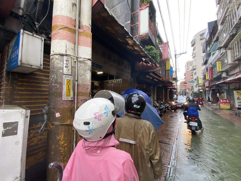 新莊美食-熊記燒餅油條專賣店,手工現做非吃不可的傳統早餐店 新莊美食-熊記燒餅油條專賣店,手工現做非吃不可的傳統早餐店