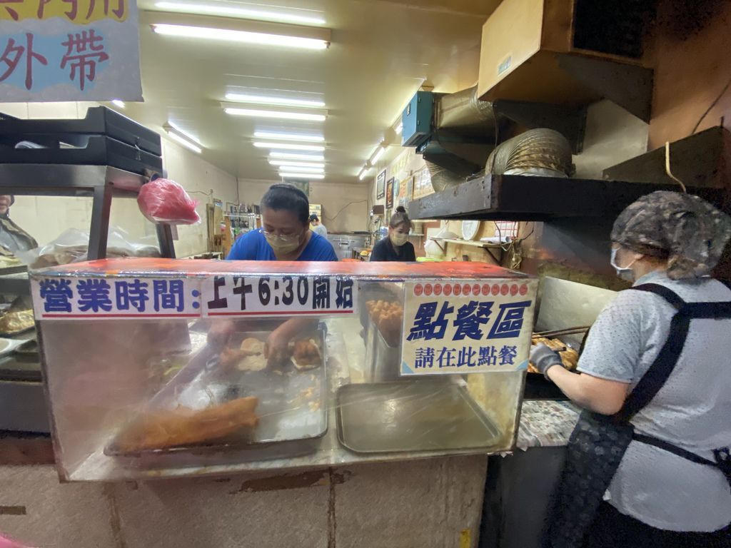 新莊美食-熊記燒餅油條專賣店,手工現做非吃不可的傳統早餐店 新莊美食-熊記燒餅油條專賣店,手工現做非吃不可的傳統早餐店