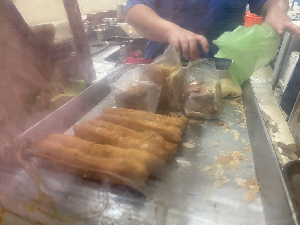 新莊美食-熊記燒餅油條專賣店,手工現做非吃不可的傳統早餐店 新莊美食-熊記燒餅油條專賣店,手工現做非吃不可的傳統早餐店