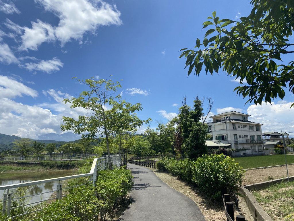 到高雄美濃一定要去美濃湖!在環湖步道散步,欣賞湖光山色 到高雄美濃一定要去美濃湖!在環湖步道散步,欣賞湖光山色