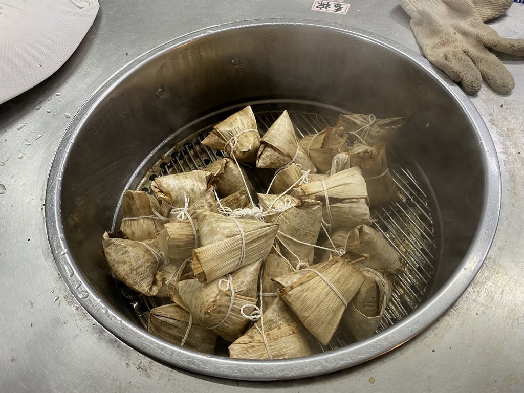 必吃的石門肉粽之一,一起來吃吃最便宜又夠味的俞家肉粽