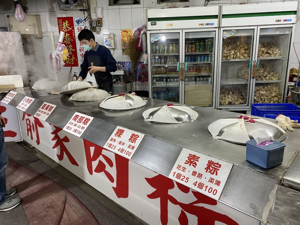 必吃的石門肉粽之一,一起來吃吃最便宜又夠味的俞家肉粽