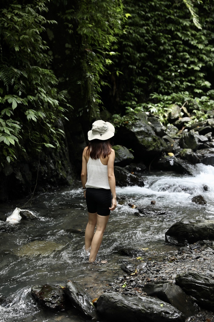 宜蘭礁溪瀑布景點-跟著丁小羽去林美石磐步道上的石磐瀑布