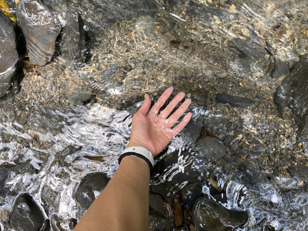 宜蘭礁溪瀑布景點-跟著丁小羽去林美石磐步道上的石磐瀑布