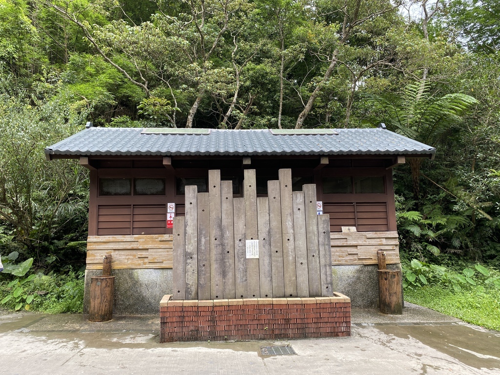 宜蘭礁溪瀑布景點-跟著丁小羽去林美石磐步道上的石磐瀑布