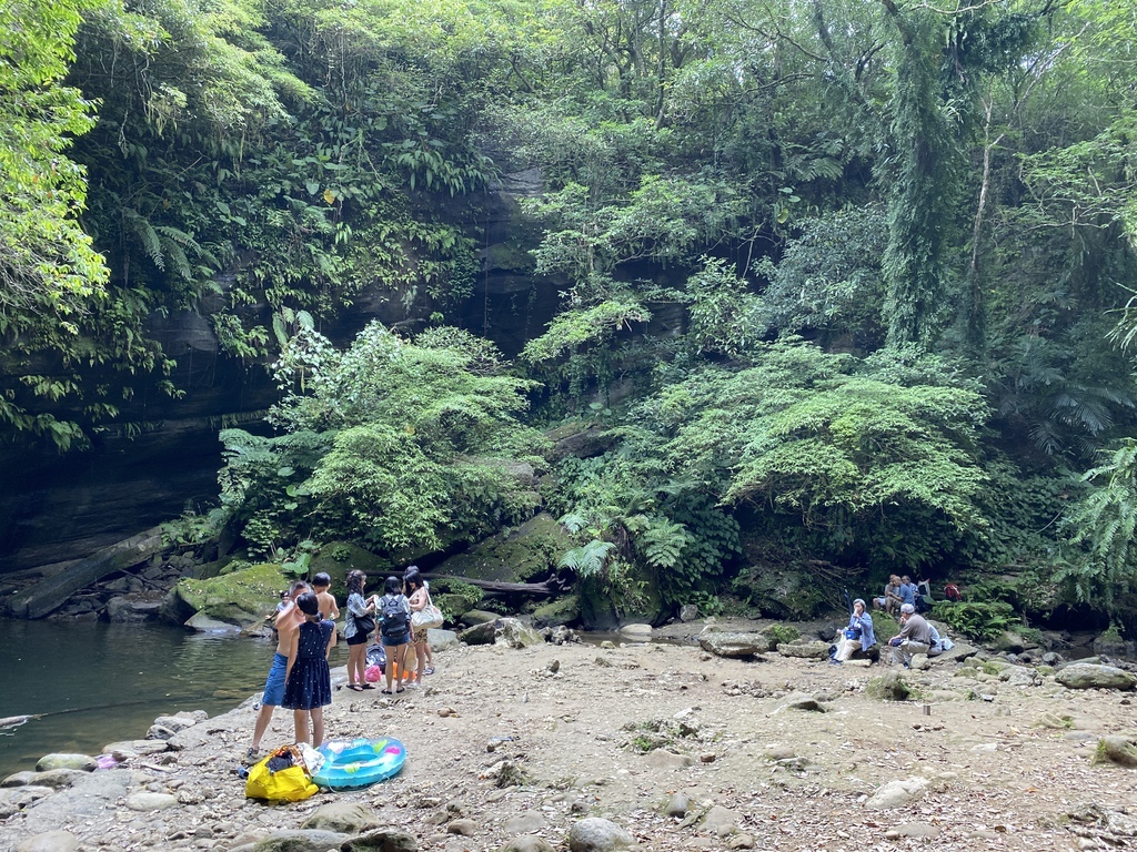 平溪瀑布景點-環境清幽的簾幕式瀑布-望古瀑布 平溪瀑布景點-環境清幽的簾幕式瀑布-望古瀑布