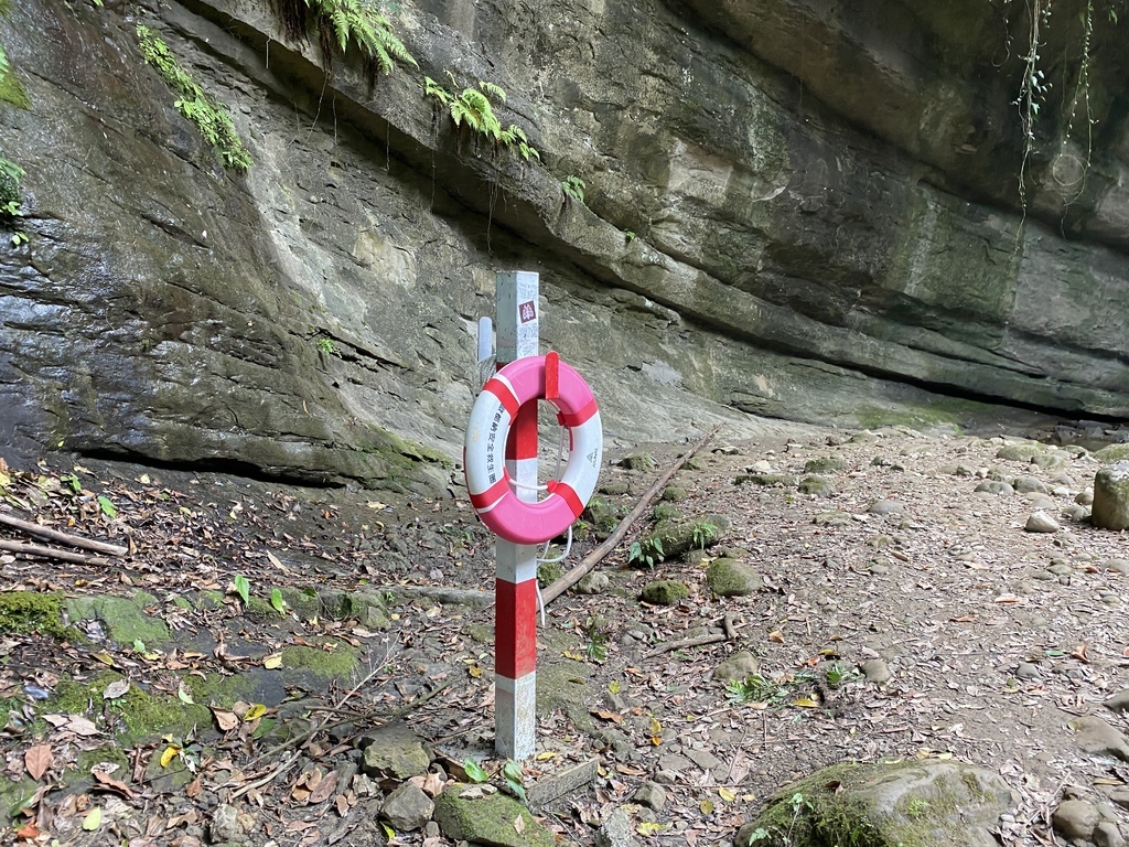 平溪瀑布景點-環境清幽的簾幕式瀑布-望古瀑布 平溪瀑布景點-環境清幽的簾幕式瀑布-望古瀑布