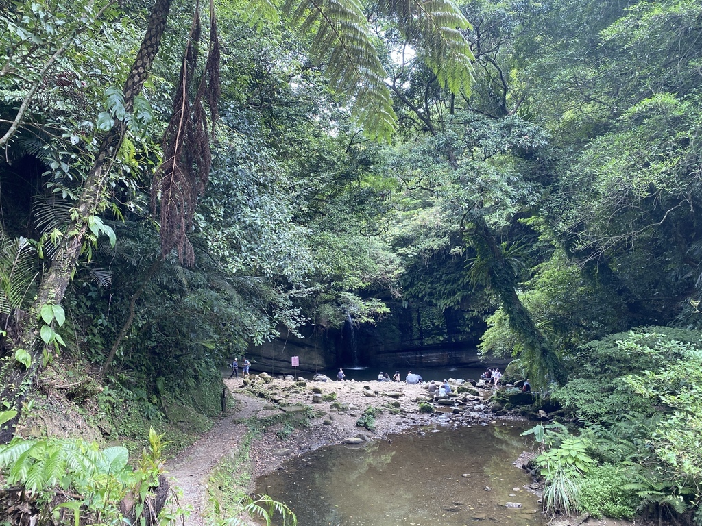 平溪瀑布景點-環境清幽的簾幕式瀑布-望古瀑布 平溪瀑布景點-環境清幽的簾幕式瀑布-望古瀑布
