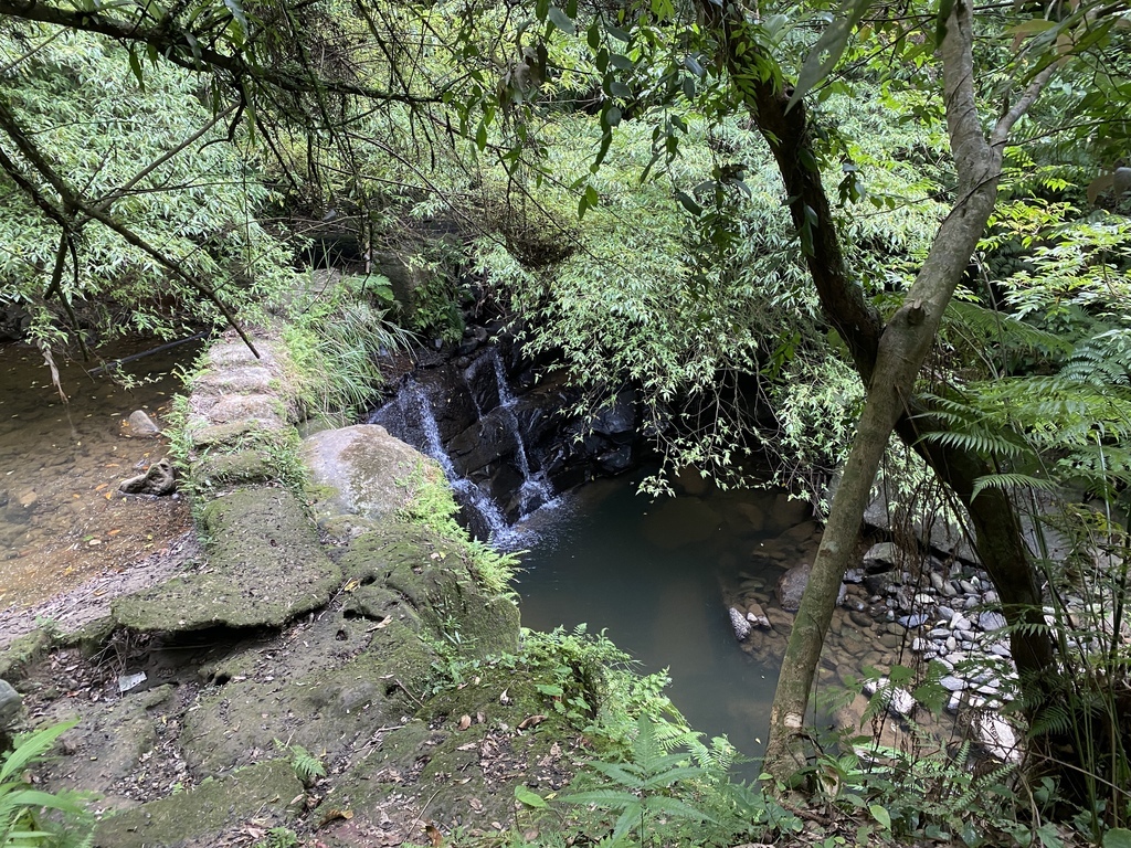 平溪瀑布景點-環境清幽的簾幕式瀑布-望古瀑布 平溪瀑布景點-環境清幽的簾幕式瀑布-望古瀑布