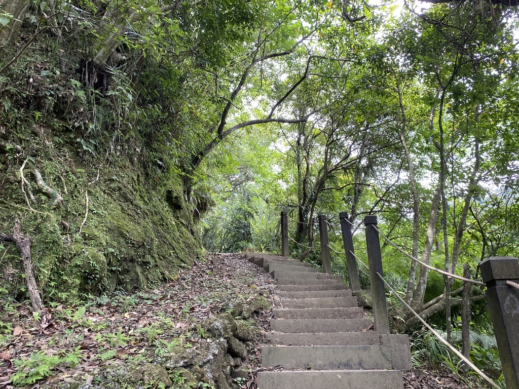 平溪瀑布景點-環境清幽的簾幕式瀑布-望古瀑布 平溪瀑布景點-環境清幽的簾幕式瀑布-望古瀑布
