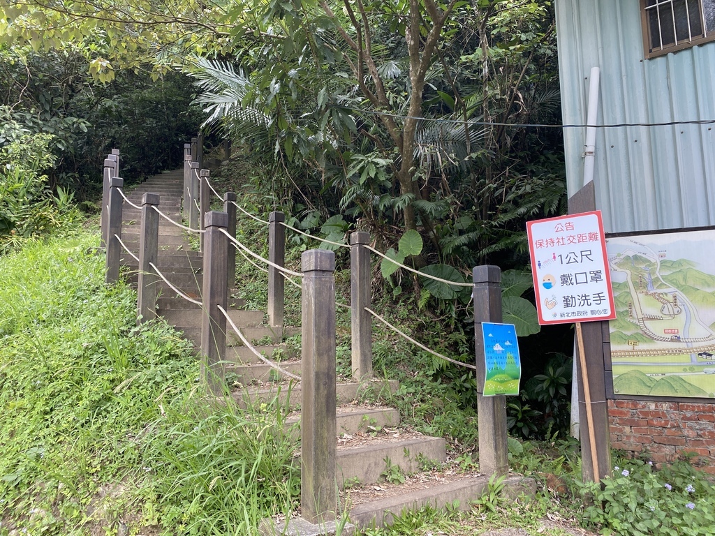 平溪瀑布景點-環境清幽的簾幕式瀑布-望古瀑布 平溪瀑布景點-環境清幽的簾幕式瀑布-望古瀑布