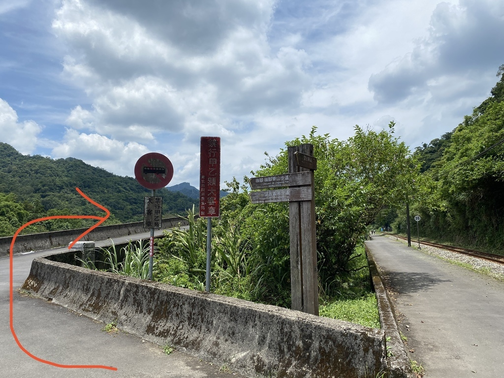 平溪瀑布景點-環境清幽的簾幕式瀑布-望古瀑布 平溪瀑布景點-環境清幽的簾幕式瀑布-望古瀑布