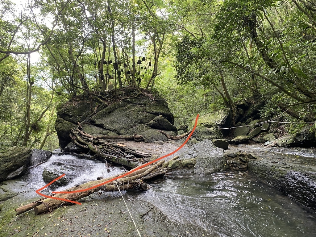 三峽瀑布景點-走訪雲森瀑布秘境-平易近人、小而美的阿花瀑布 三峽瀑布景點-走訪雲森瀑布秘境-平易近人、小而美的阿花瀑布