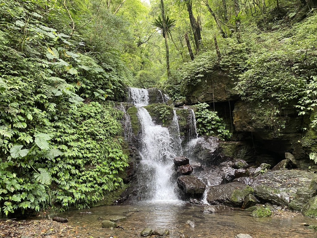 三峽瀑布景點-走訪雲森瀑布秘境-平易近人、小而美的阿花瀑布 三峽瀑布景點-走訪雲森瀑布秘境-平易近人、小而美的阿花瀑布