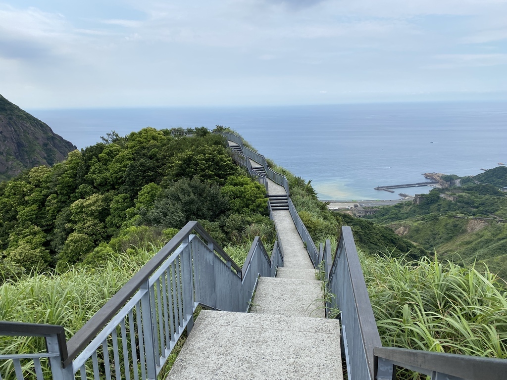 瑞芳景點-金瓜石報時山步道，全台最美的觀海步道，一起去看陰陽海