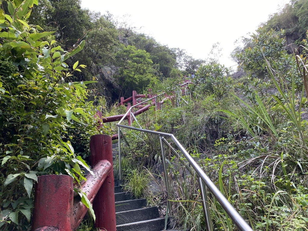 宜蘭礁溪景點-隱藏在礁溪的山林秘境-猴洞坑瀑布！清涼消暑，俯瞰蘭陽美景