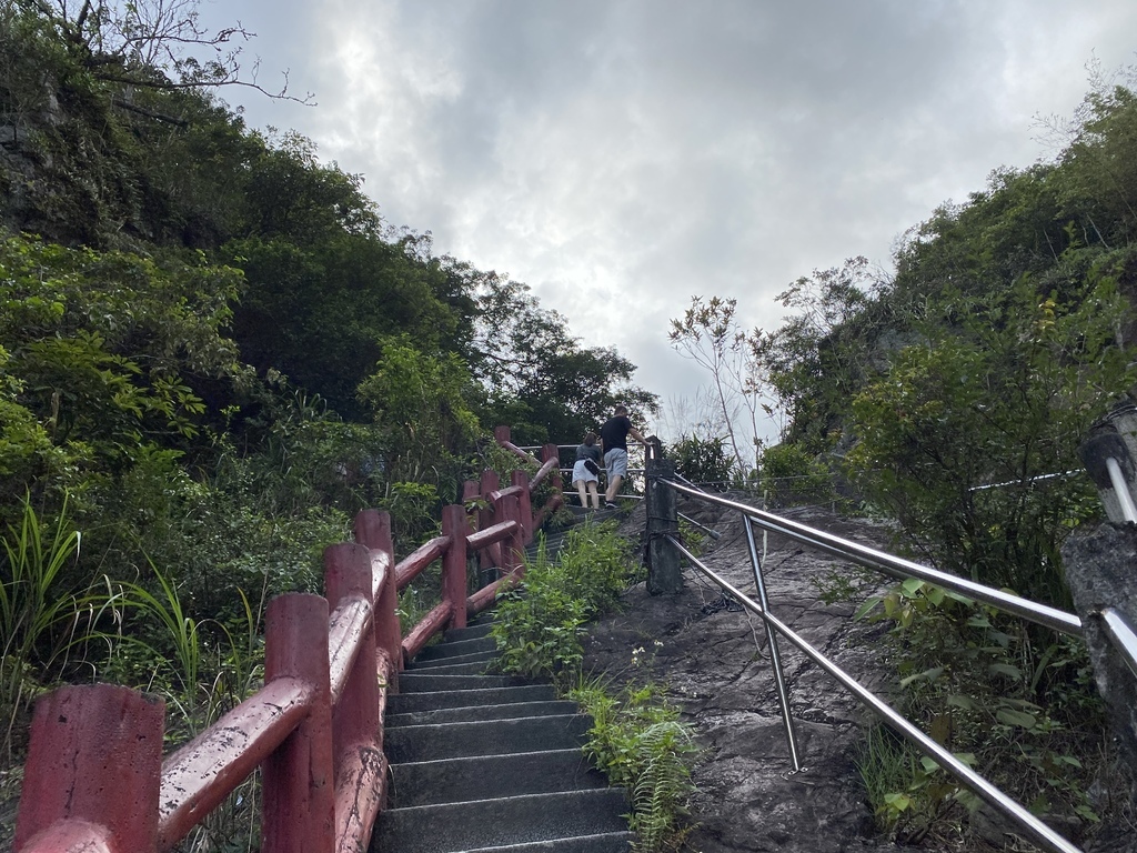 宜蘭礁溪景點-隱藏在礁溪的山林秘境-猴洞坑瀑布！清涼消暑，俯瞰蘭陽美景