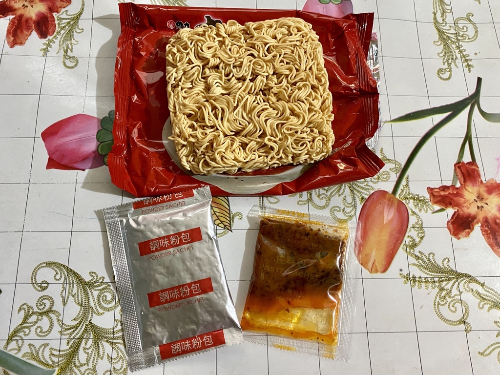 超商素食泡麵-維力素飄香麻辣燙風味麵，給你很夠味的麻辣感！