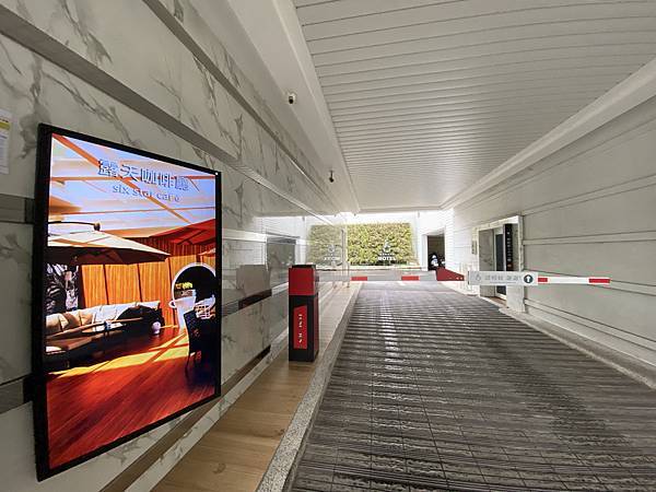 丁小羽-六星汽車旅館