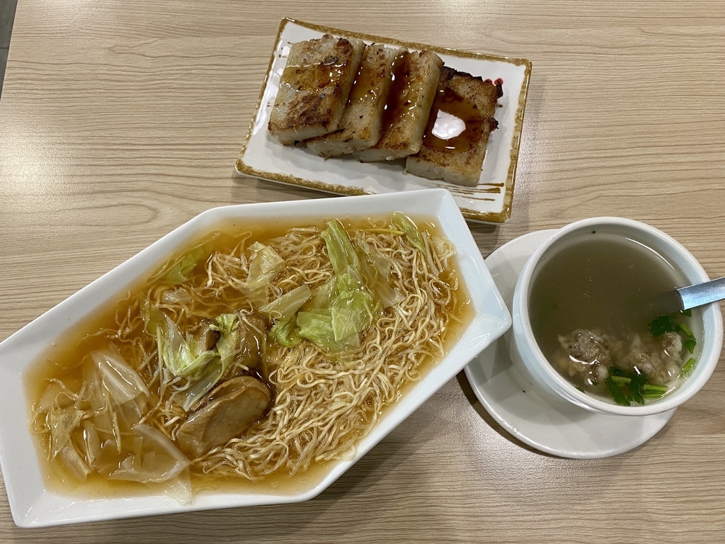 台南素食料理-林家素食(文南店),好吃的素食蘿蔔糕跟猴頭菇麵線 台南素食料理-林家素食(文南店),好吃的素食蘿蔔糕跟猴頭菇麵線