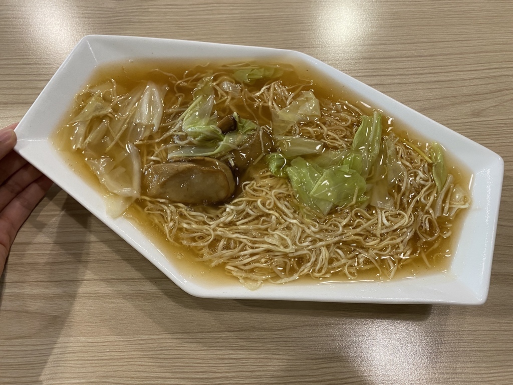 台南素食料理-林家素食(文南店)，好吃的素食蘿蔔糕跟猴頭菇麵線