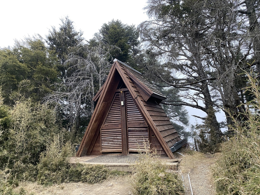 台灣百岳山屋介紹-武陵四秀的新達山屋