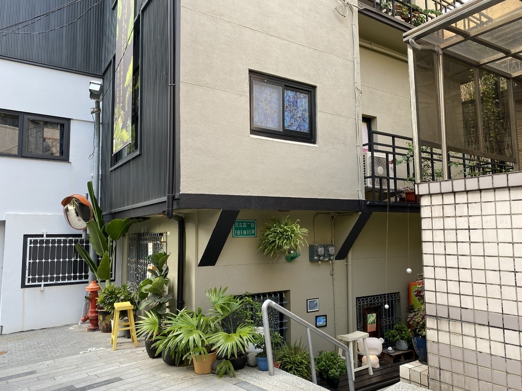 台南中西區景點-蝸牛巷!藏身在巷弄的藝術文青小巷