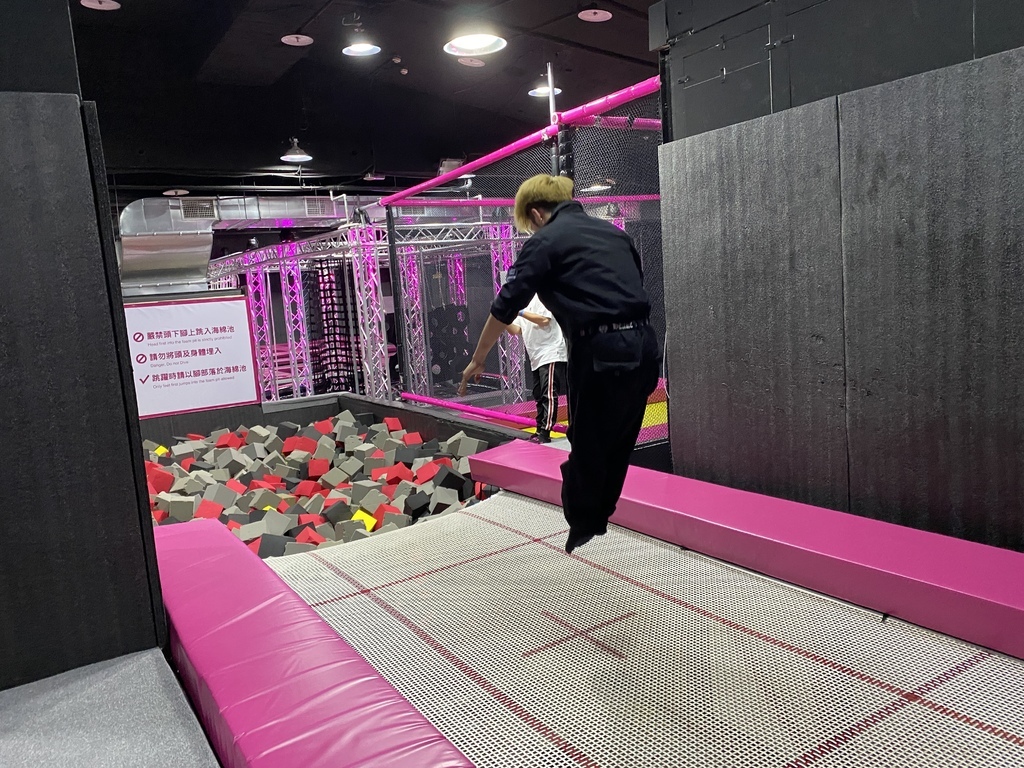 台北市內景點-Ninja Factory忍者工廠(台北店),體驗彈跳床,挑戰體能極限 台北市內景點-Ninja Factory忍者工廠(台北店),體驗彈跳床,挑戰體能極限