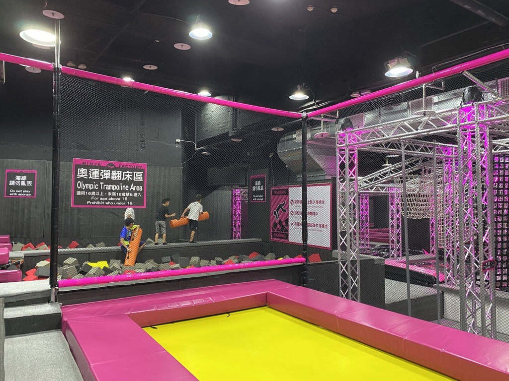 台北市內景點-Ninja Factory忍者工廠(台北店),體驗彈跳床,挑戰體能極限 台北市內景點-Ninja Factory忍者工廠(台北店),體驗彈跳床,挑戰體能極限