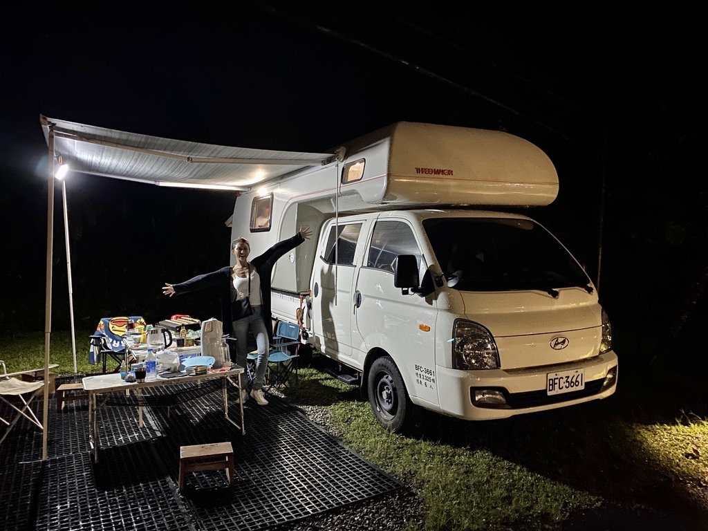 三峽景點-三峽皇后鎮森林露營區！搭著露營車來露營烤肉