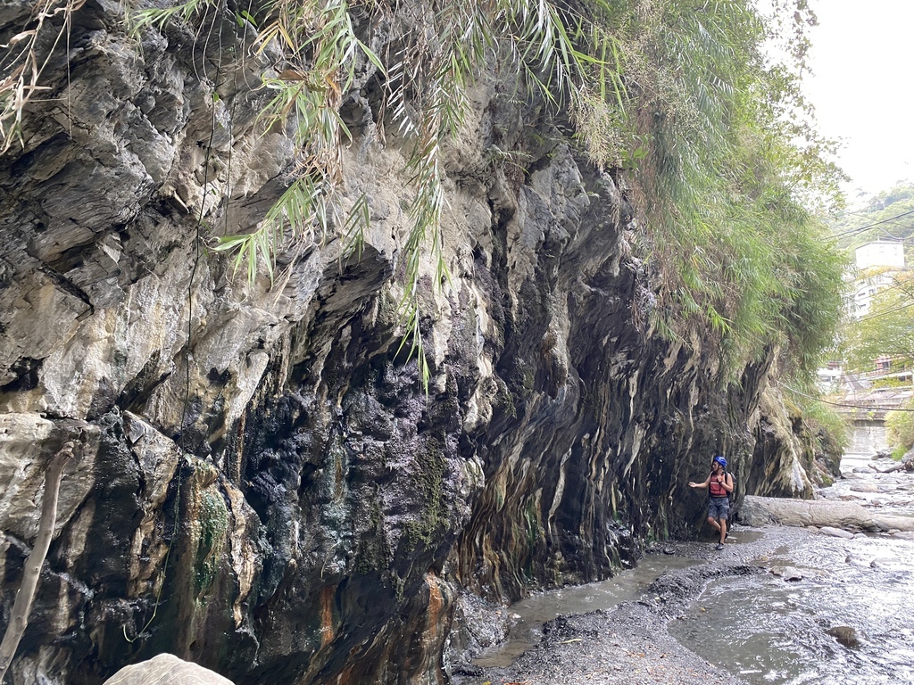 南投野溪溫泉-馬海濮野溪溫泉,超美的彩壁峽谷跟岩窟溫泉秘境 南投野溪溫泉-馬海濮野溪溫泉,超美的彩壁峽谷跟岩窟溫泉秘境