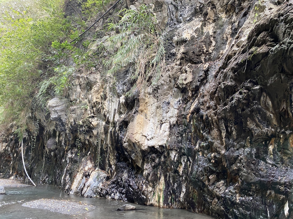 南投野溪溫泉-馬海濮野溪溫泉,超美的彩壁峽谷跟岩窟溫泉秘境 南投野溪溫泉-馬海濮野溪溫泉,超美的彩壁峽谷跟岩窟溫泉秘境