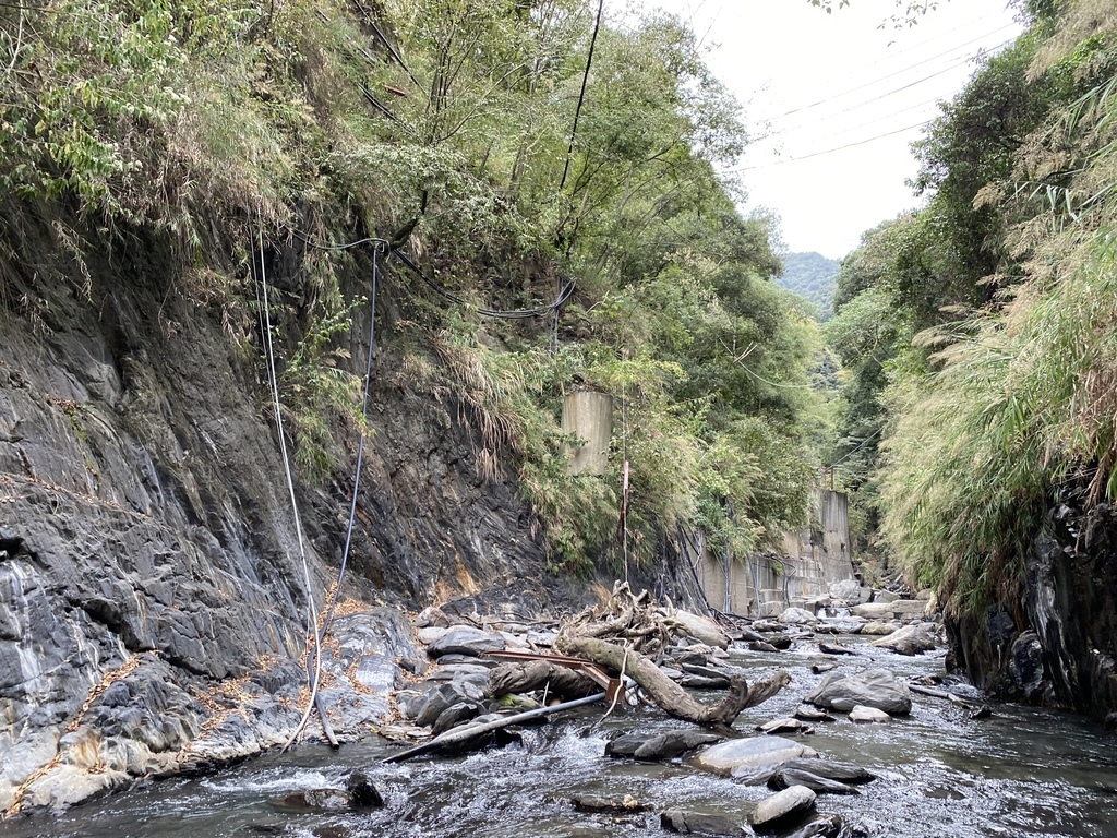 南投野溪溫泉-馬海濮野溪溫泉,超美的彩壁峽谷跟岩窟溫泉秘境 南投野溪溫泉-馬海濮野溪溫泉,超美的彩壁峽谷跟岩窟溫泉秘境
