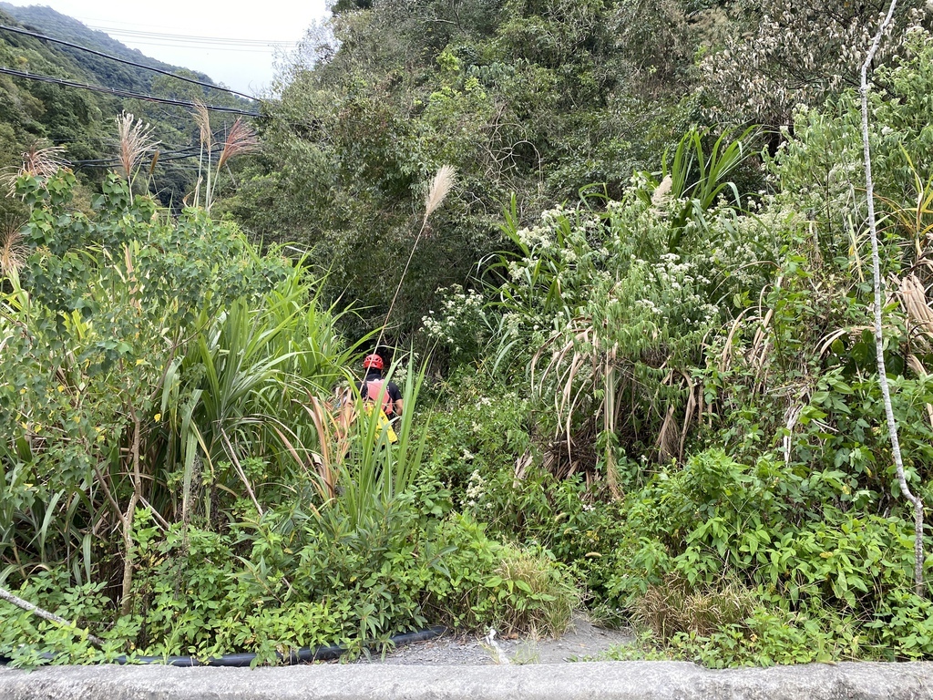 南投野溪溫泉-馬海濮野溪溫泉,超美的彩壁峽谷跟岩窟溫泉秘境 南投野溪溫泉-馬海濮野溪溫泉,超美的彩壁峽谷跟岩窟溫泉秘境