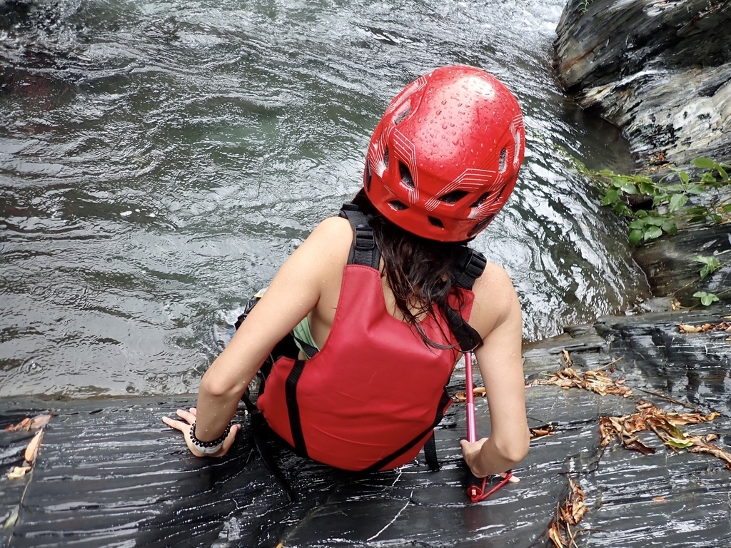 南投野溪溫泉-馬海濮野溪溫泉,超美的彩壁峽谷跟岩窟溫泉秘境 南投野溪溫泉-馬海濮野溪溫泉,超美的彩壁峽谷跟岩窟溫泉秘境